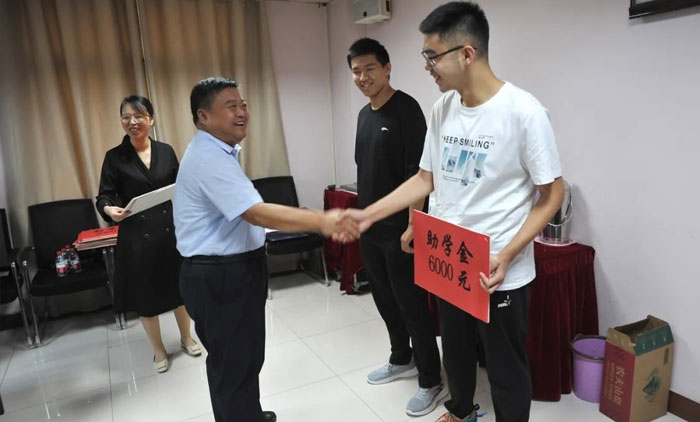 金秋开学季 关怀暖人心 公司开展“学子圆梦,冠洲助力”助学活动 金秋开学季 关怀暖人心 公司开展“学子圆梦,冠洲助力”助学活动