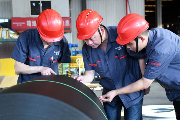 创新升级 |装饰用雪花彩涂板成功下线 创新升级 |装饰用雪花彩涂板成功下线